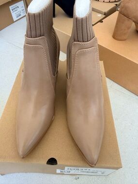 Women's Pointed Toe Ankle Boots in Tan
